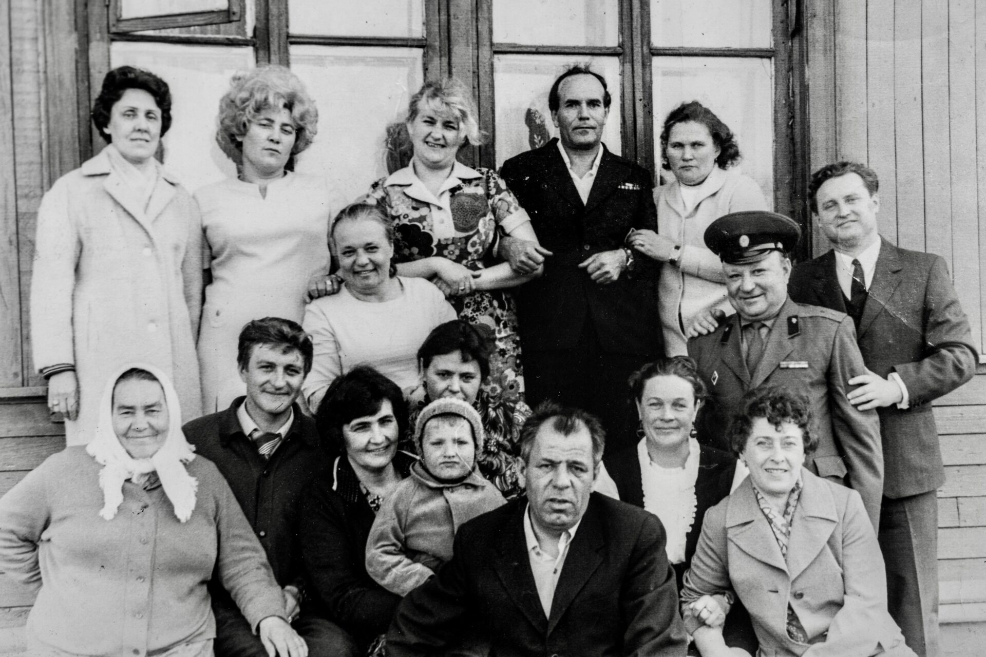 Old family photo big family